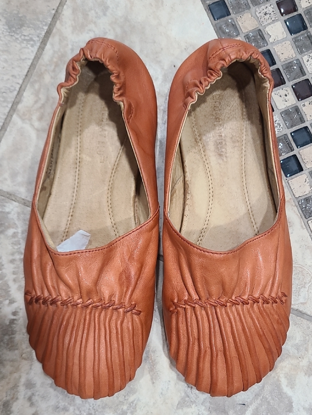 Chocolat Blu Women's Cognac Brown Ruched Leather Ballet Flats